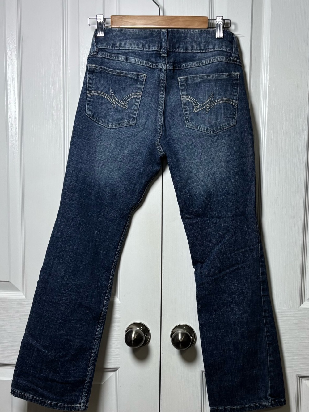 Wrangler Women’s Boot Cut Jeans Size 5/30 Dark Wash Low Rise Western Denim - Picture 3 of 6